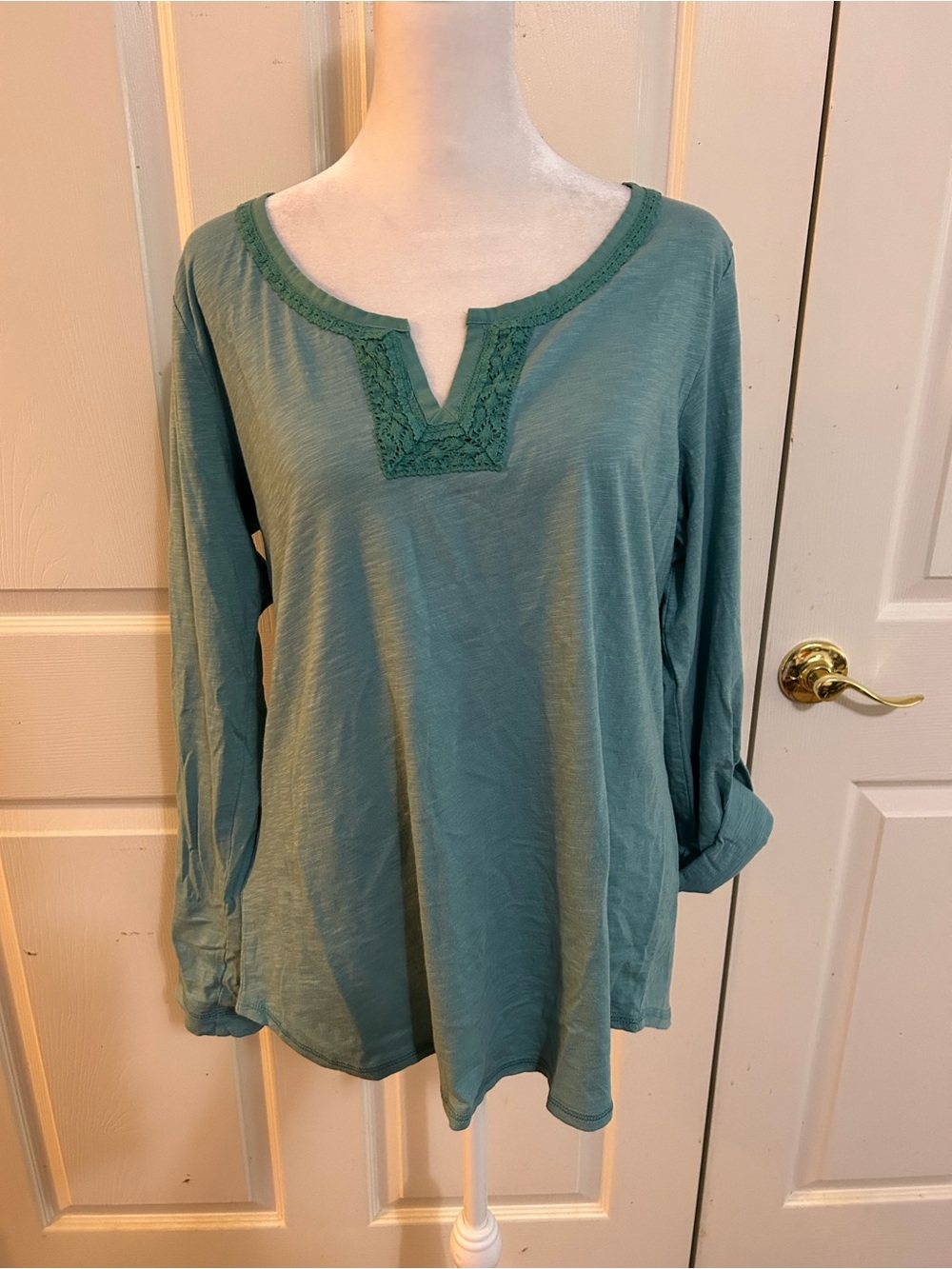 Eddie Bauer green tee with lace accents, Large
